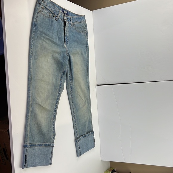 Angels light wash  cuffed capris size - Picture 5 of 11